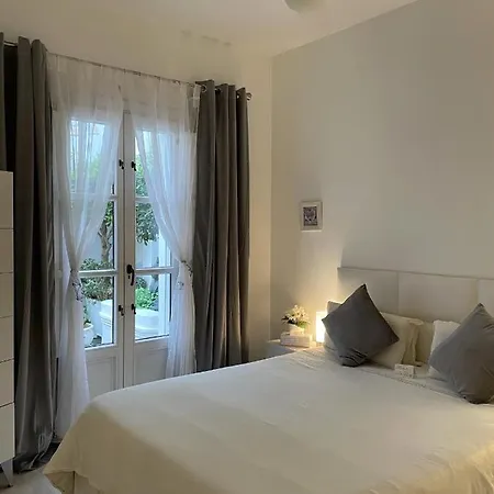 Away From Διαμέρισμα *